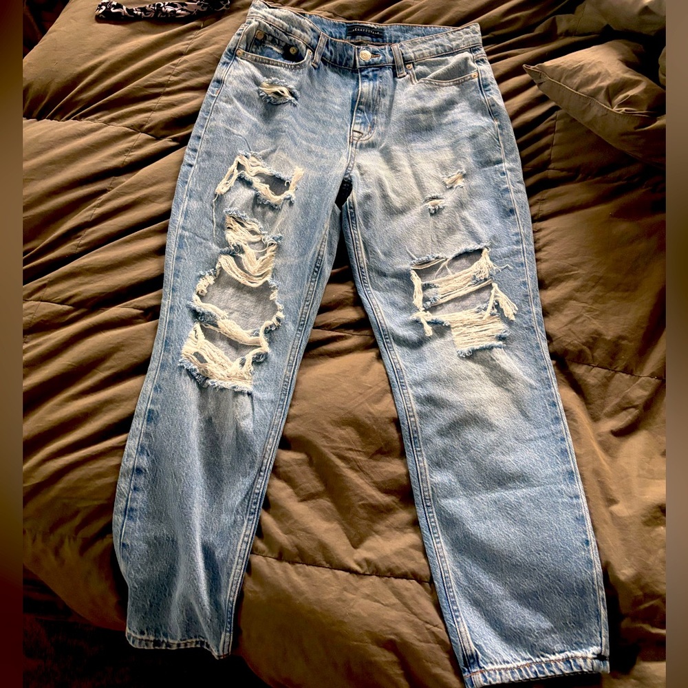 American eagle mom jeans. Never worn!